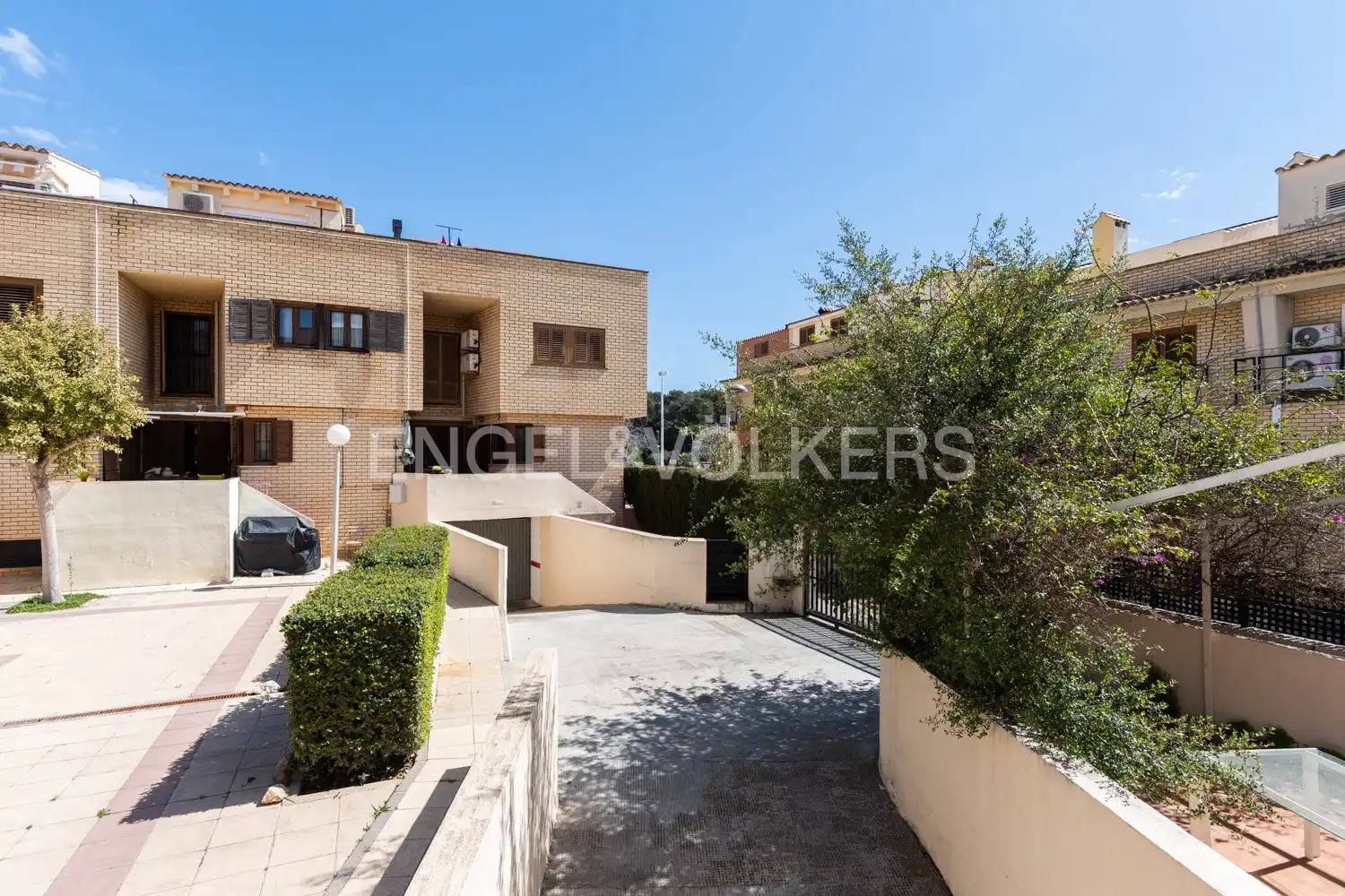 Vista exterior de Casa o xalet de lloguer en Valencia amb Aire condicionat, Calefacció i Jardí privat