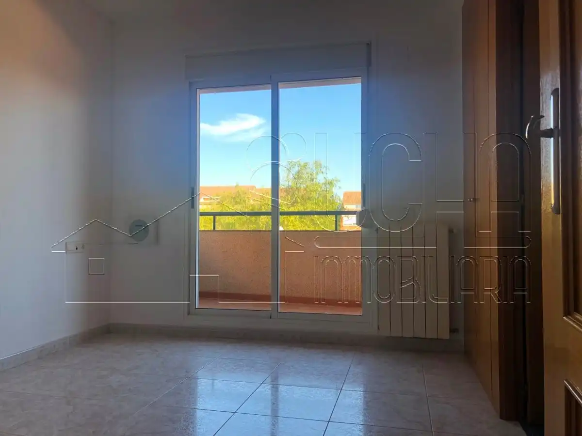 Casa adosada de alquiler en Mas Camarena