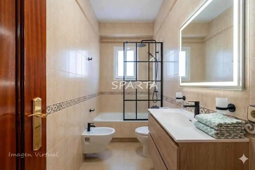 Baño de Piso en venta en Castilleja de la Cuesta con Aire acondicionado, Horno y Microondas