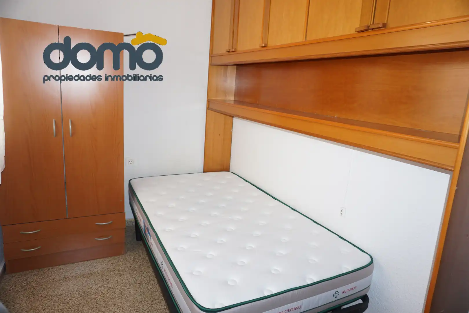 Habitación de Piso en venta en Granada con Calefacción, Amueblado y Horno