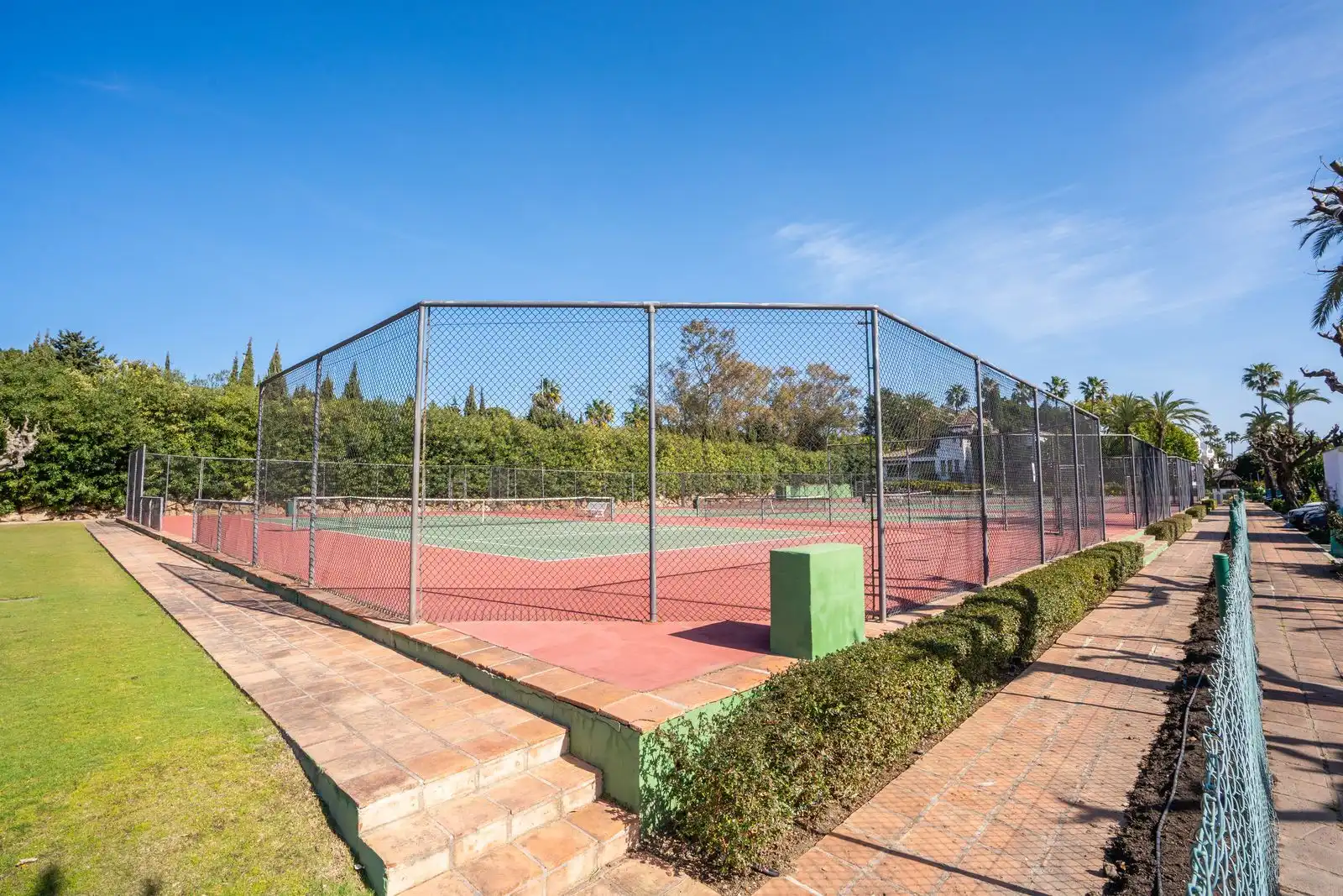 Aparcament de Apartament en venda en Estepona amb Terrassa, Traster i Moblat
