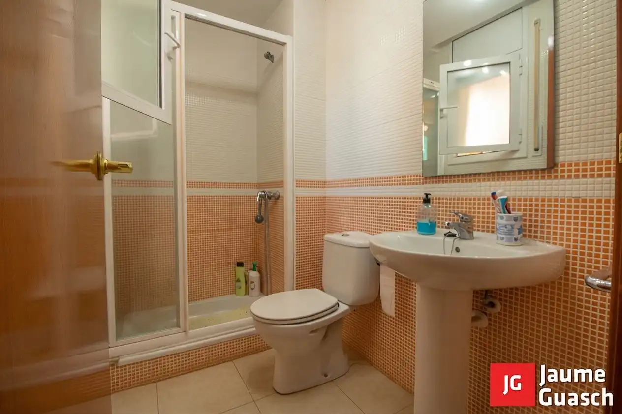 Baño de Casa adosada en venta en Creixell con Aire acondicionado, Calefacción y Jardín privado