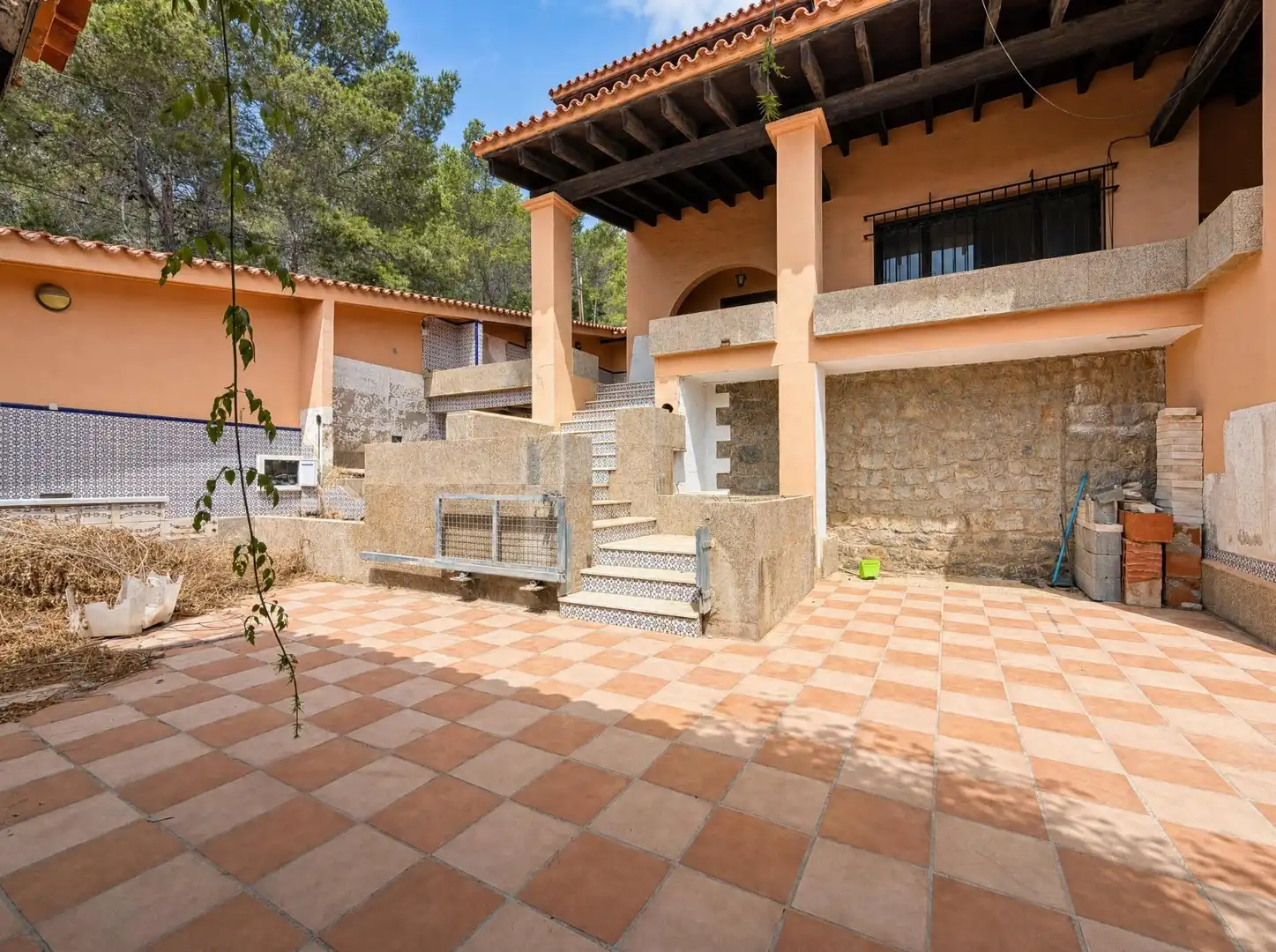 Vista exterior de Casa o xalet en venda en Santa Eulària des Riu amb Jardí privat, Terrassa i Traster