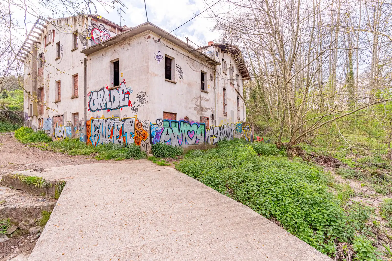 Außenansicht von Country house zum Verkauf in Olot mit Privatgarten, Terrasse und Alarm