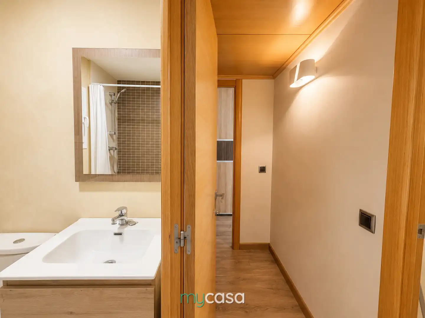 Bathroom of Flat for sale in Badalona  with Air Conditioner, Heating and Parquet flooring
