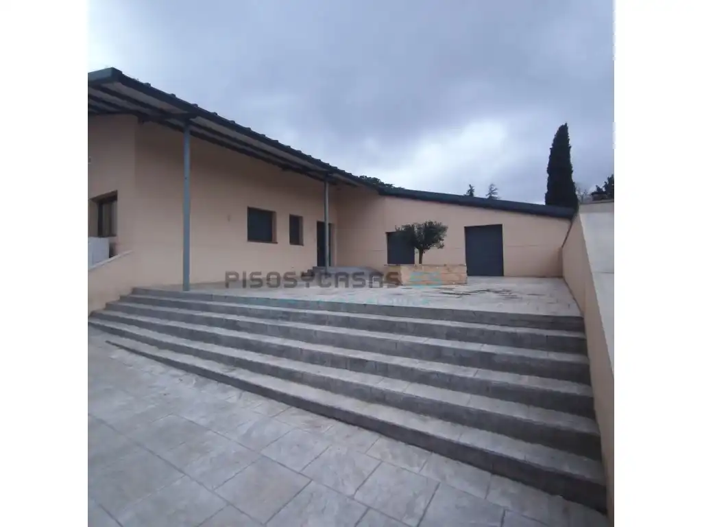 Vista exterior de Casa o xalet en venda en La Muela amb Jardí privat i Terrassa