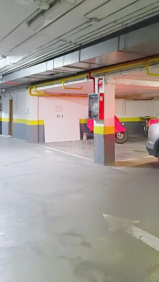 Aparcament de Casa adosada en venda en Alcalá de Henares amb Aire condicionat, Calefacció i Traster