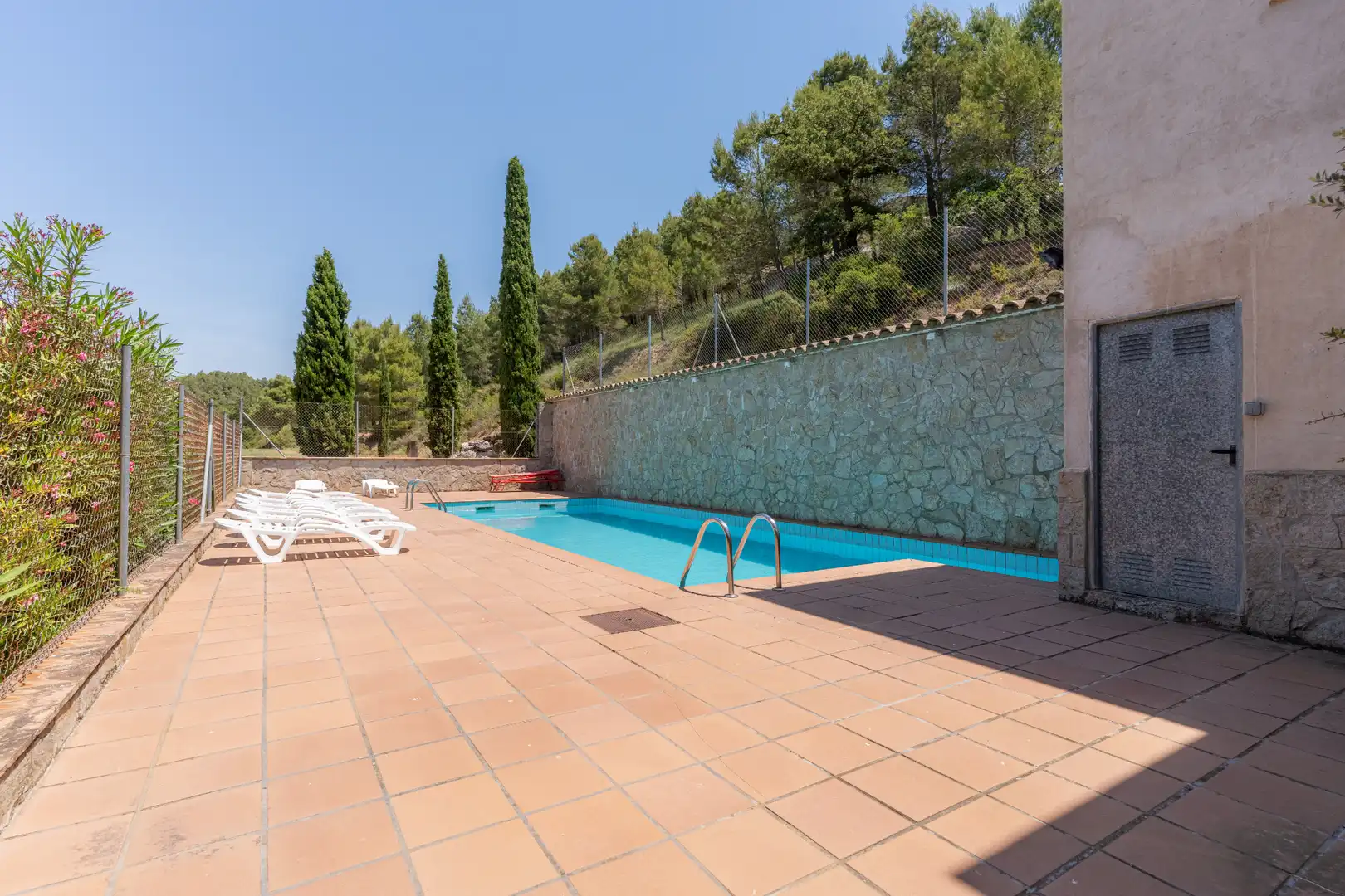 Swimming pool of Houses for sale in Montblanc  with Air Conditioner, Heating and Private garden