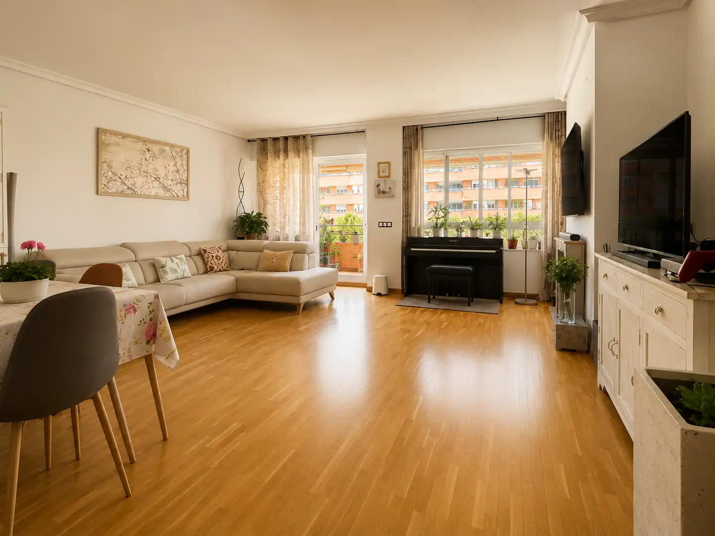 Living room of Flat for sale in Pozuelo de Alarcón  with Air Conditioner, Heating and Storage room