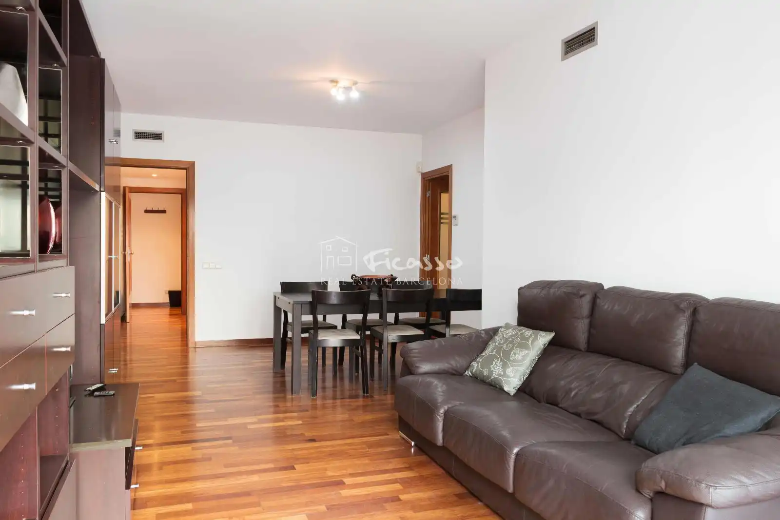 Sala d'estar de Pis en venda en Barcelona amb Aire condicionat, Calefacció i Parquet