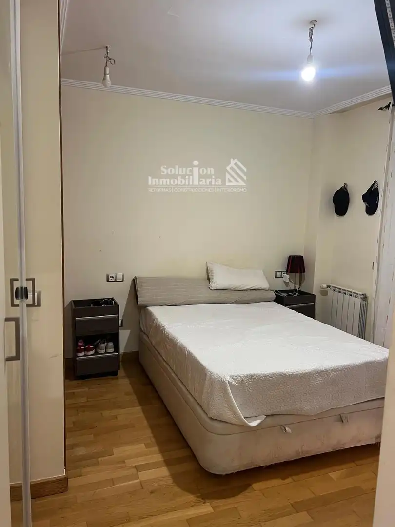 Dormitori de Apartament en venda en Salamanca amb Calefacció, Terrassa i Moblat