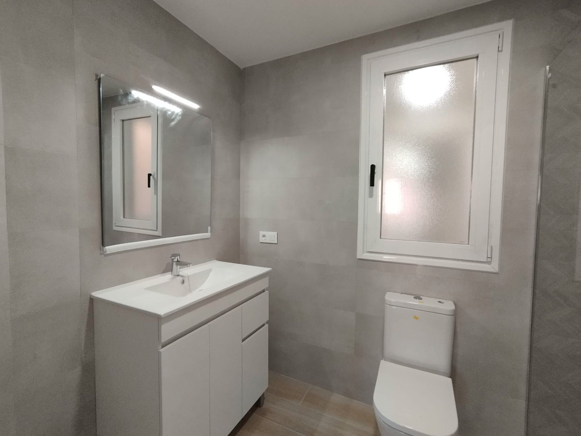 Baño de Piso en venta en Tomelloso con Calefacción, Trastero y Balcón