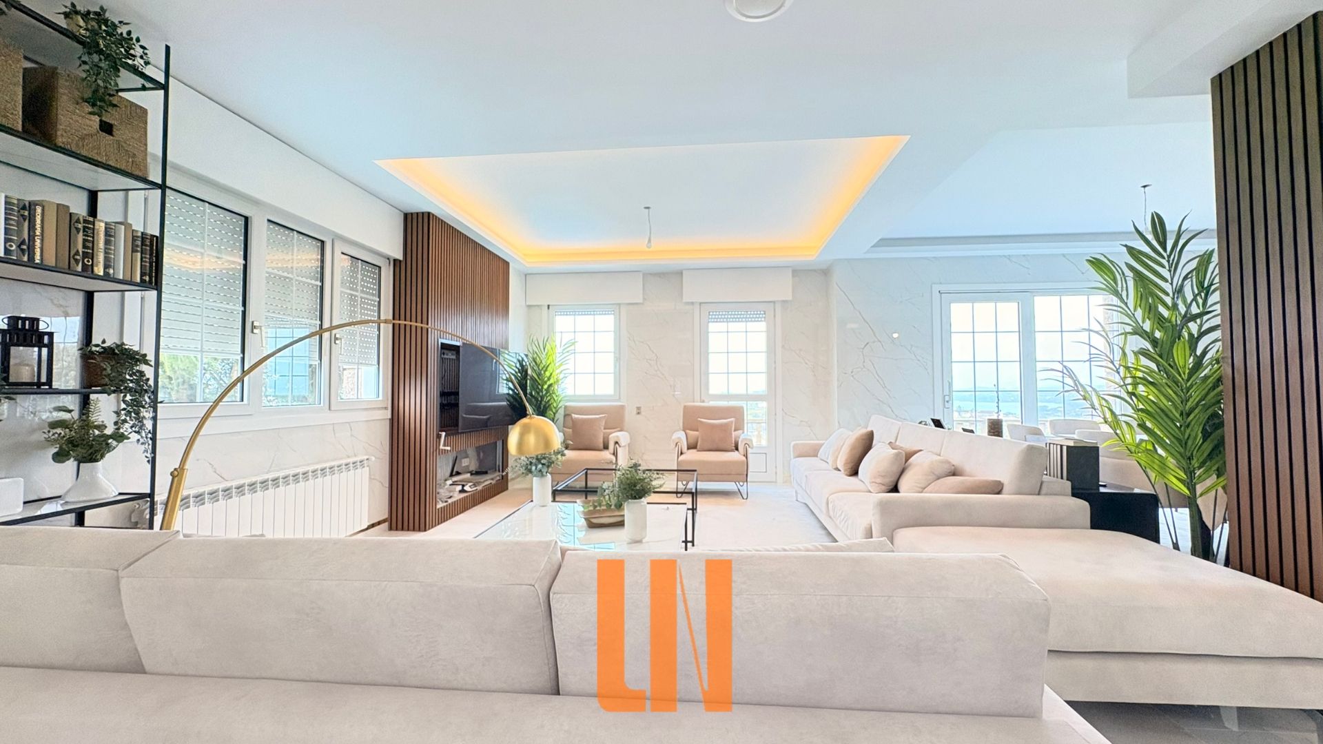 Sala d'estar de Casa o xalet en venda en A Coruña Capital  amb Calefacció, Jardí privat i Parquet