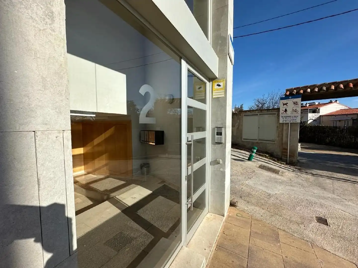 Außenansicht von Wohnung zum Verkauf in Sant Boi de Llobregat mit Terrasse
