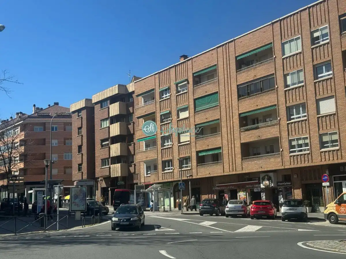 Vista exterior de Pis en venda en Segovia amb Calefacció, Parquet i Terrassa