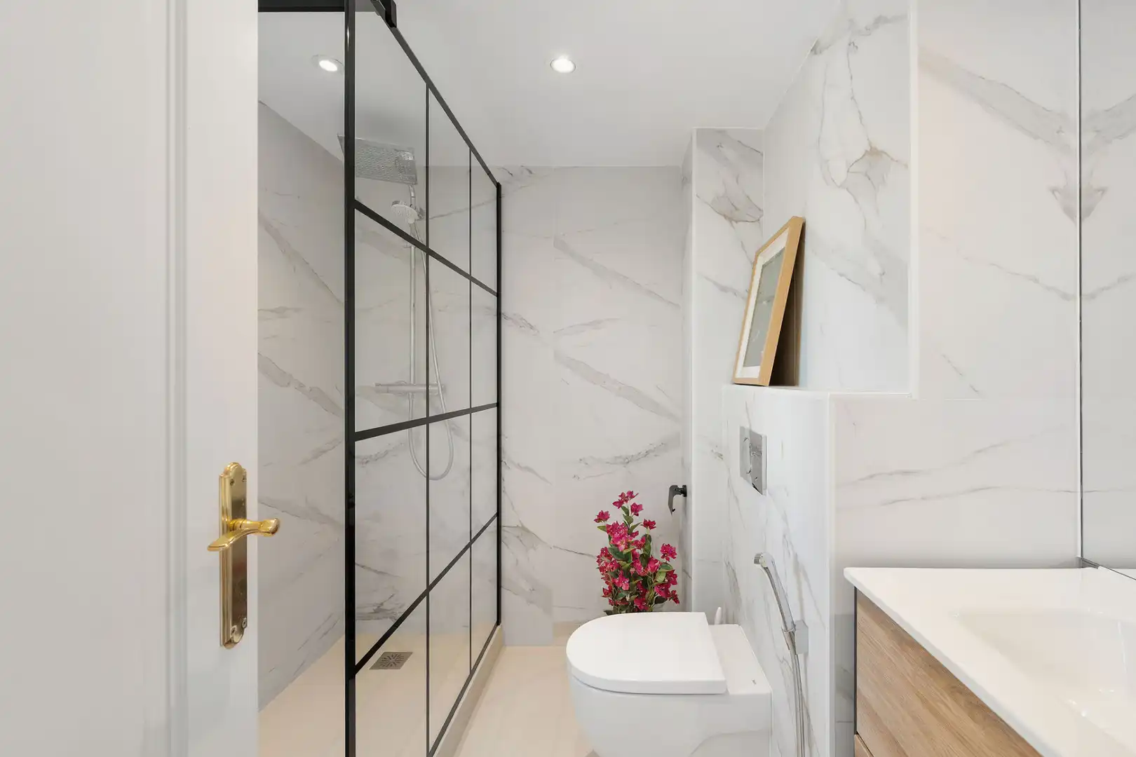 Badezimmer von Dachboden zum Verkauf in Marbella mit Klimaanlage, Terrasse und Abstellraum