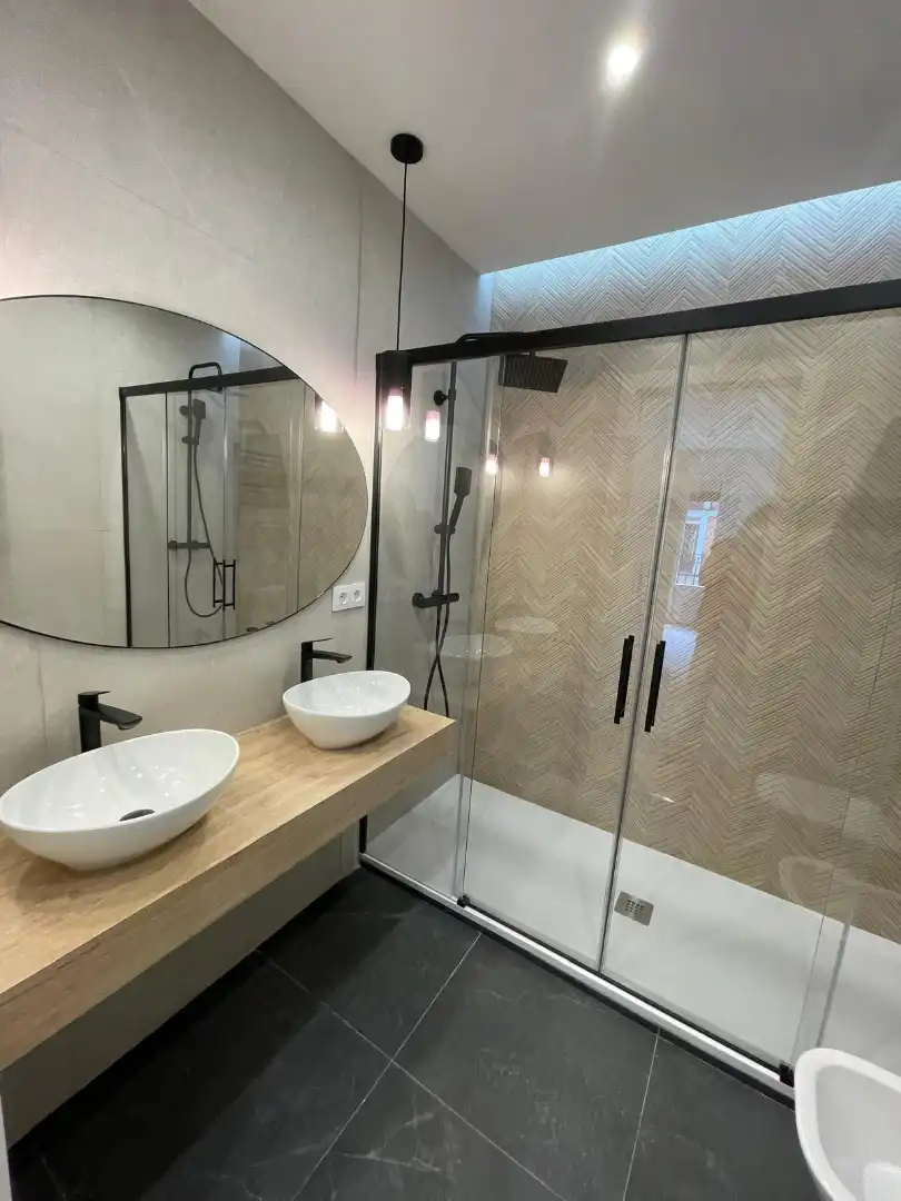 Badezimmer von Wohnung zur Miete in Madrid mit Klimaanlage, Heizung und Parkett