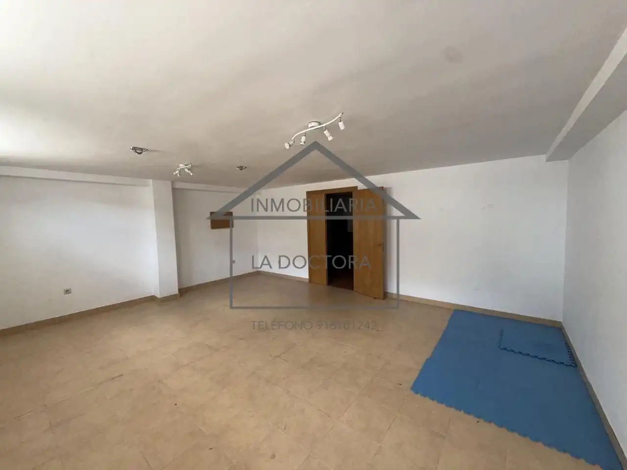 Casa adosada en venta en Navalcarnero con Calefacción, Jardín privado y Terraza
