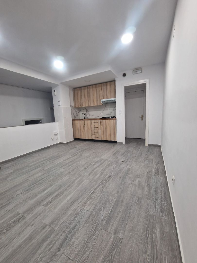 Cuina de Local en venda en  Barcelona Capital amb Parquet i Alarma