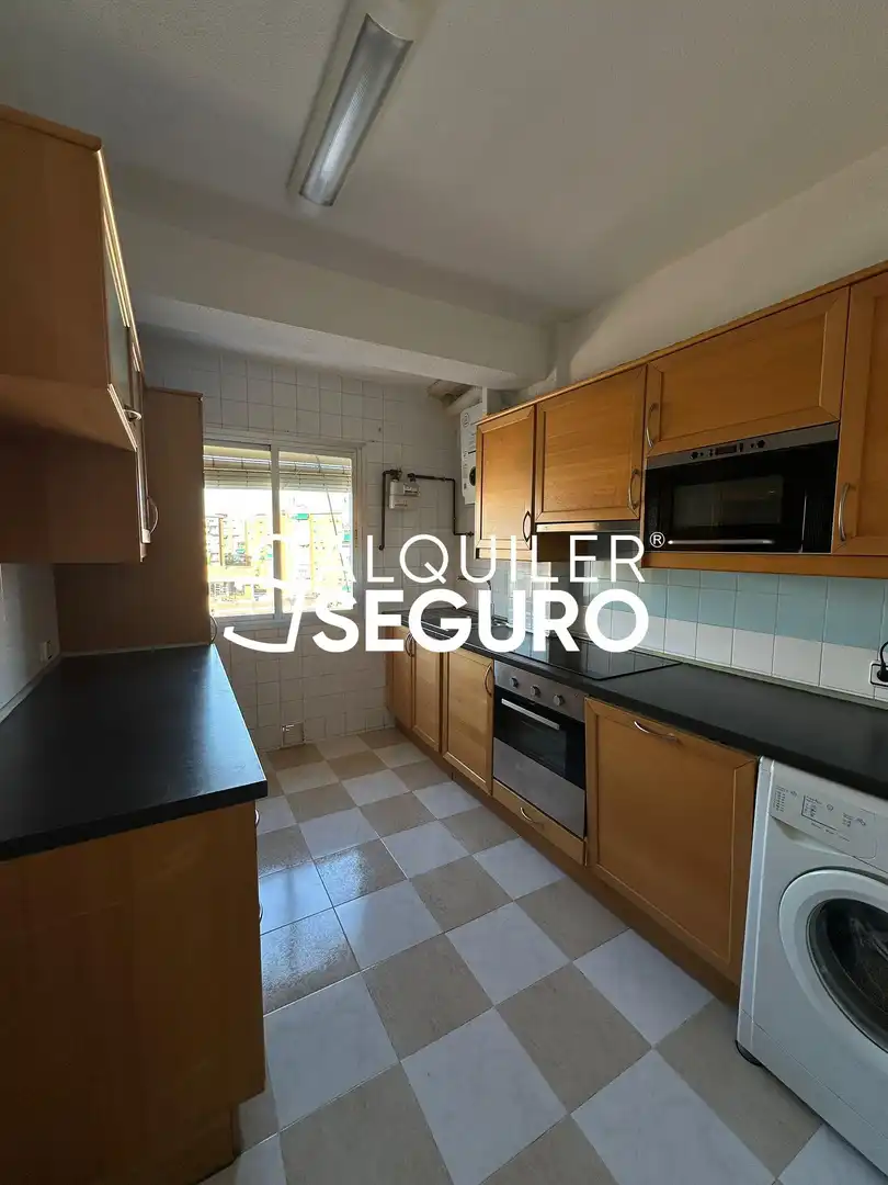 Cocina de Piso de alquiler en Madrid con Calefacción y Terraza