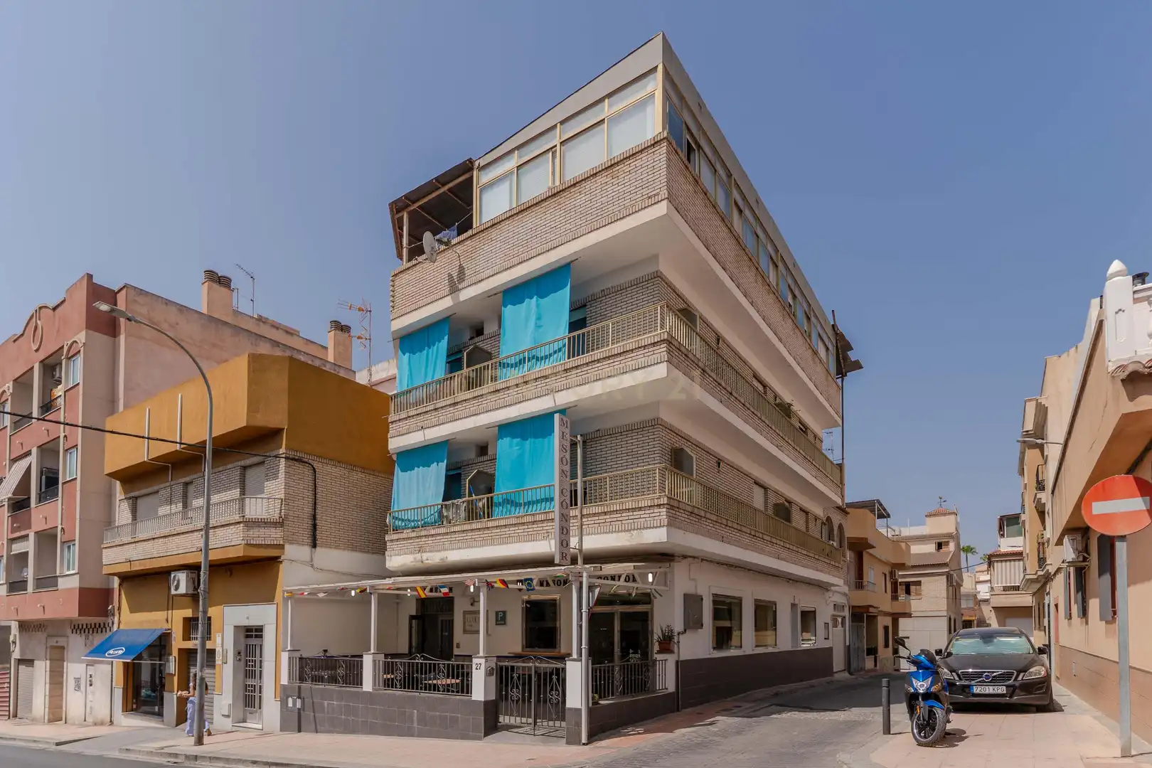 Vista exterior de Edifici en venda en Motril