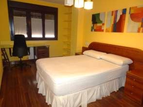 Bedroom of Flat to rent in Gijón   with Heating, Parquet flooring and Furnished