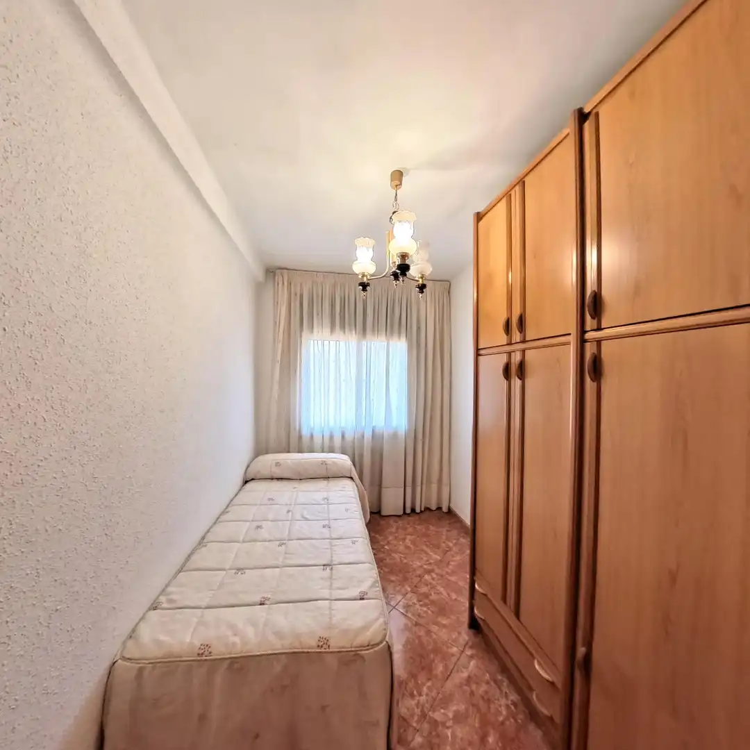 Habitación de Piso en venta en Barcelona con Balcón y Alarma