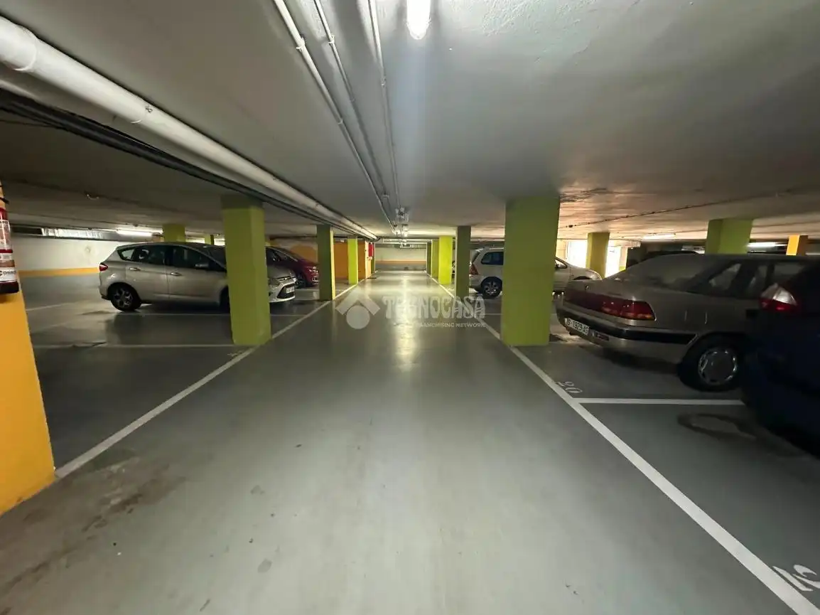 Parkplatz von Garage zum Verkauf in Santander