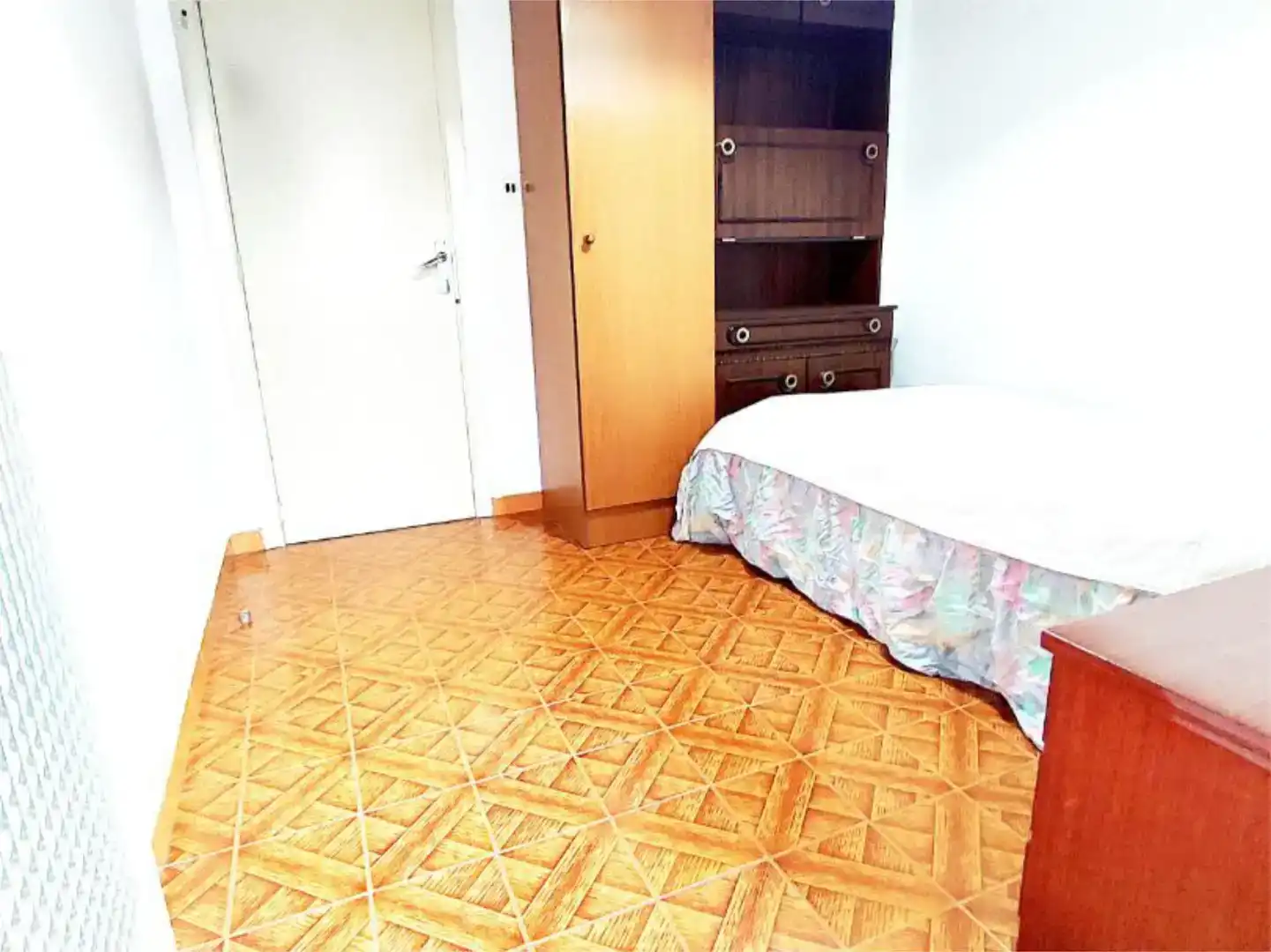 Bedroom of Flat for share in Valencia  with Air Conditioner, Furnished and Balcony