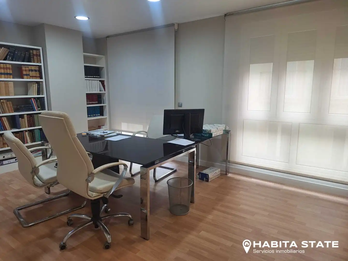 Büro zur Miete in Almería mit Klimaanlage, Heizung und Möbliert