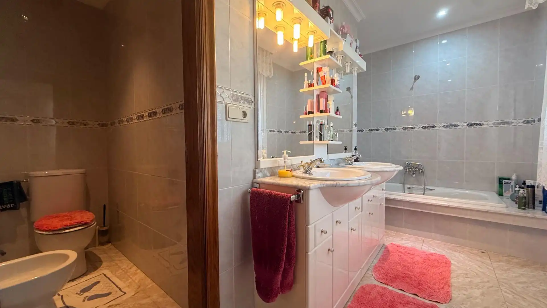 Baño de Casa o chalet en venta en Leiro con Jardín privado, Terraza y Trastero