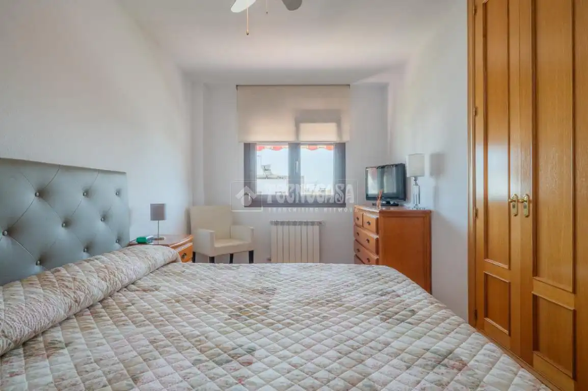 Dormitori de Casa adosada en venda en Arroyomolinos (Madrid) amb Aire condicionat, Calefacció i Jardí privat