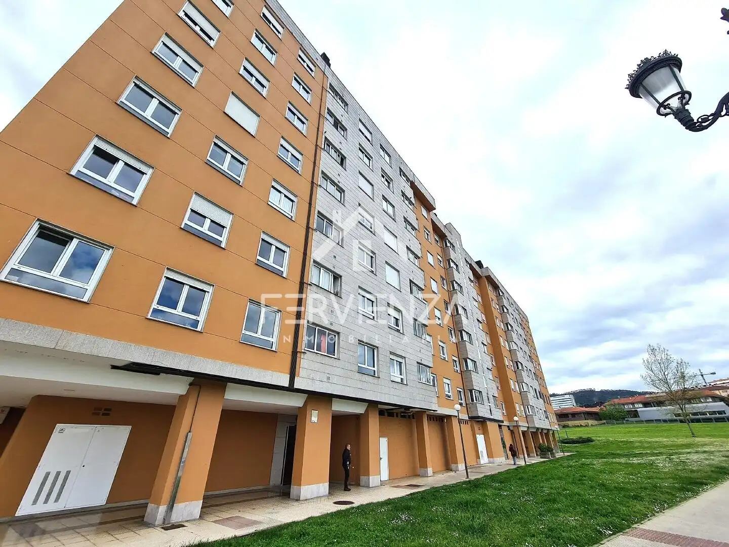Vista exterior de Pis en venda en Oviedo 