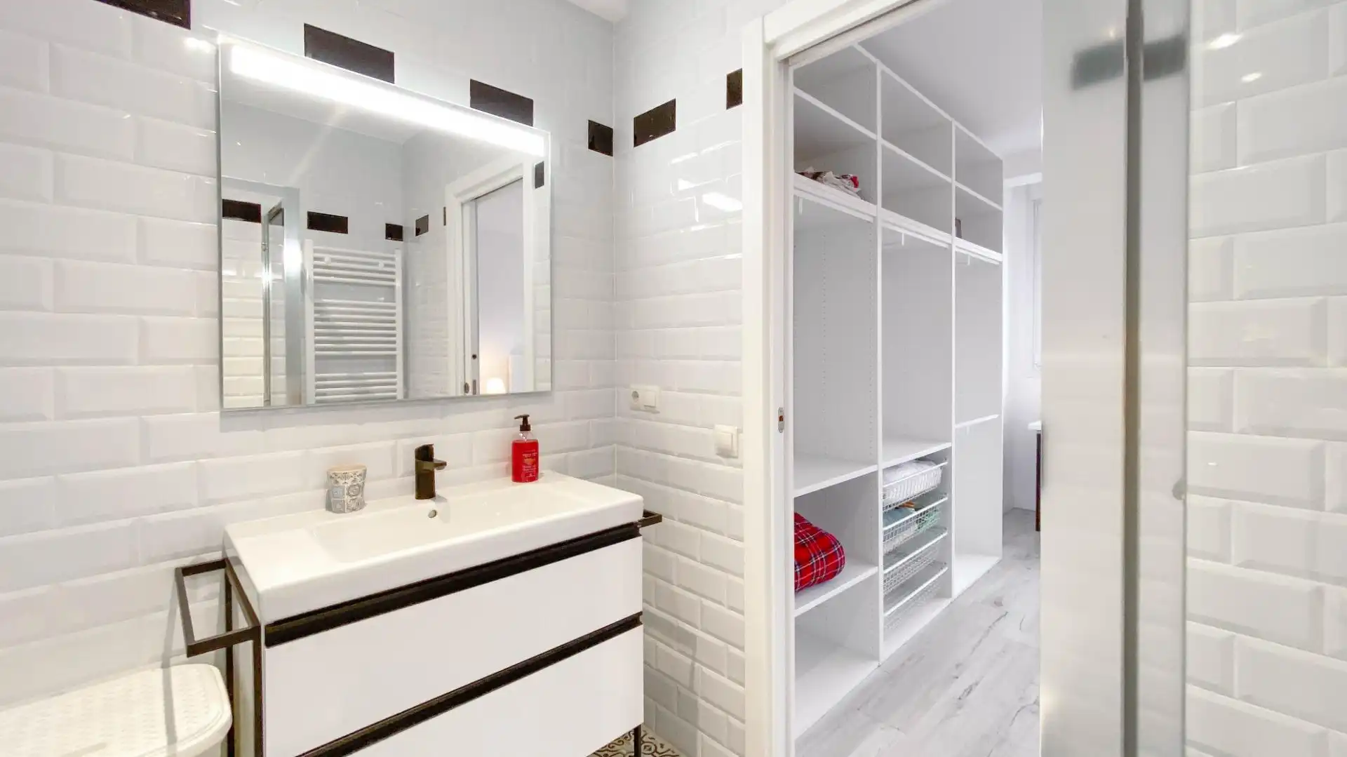 Badezimmer von Erdgeschoss zur Miete in Santander mit Heizung, Terrasse und Möbliert
