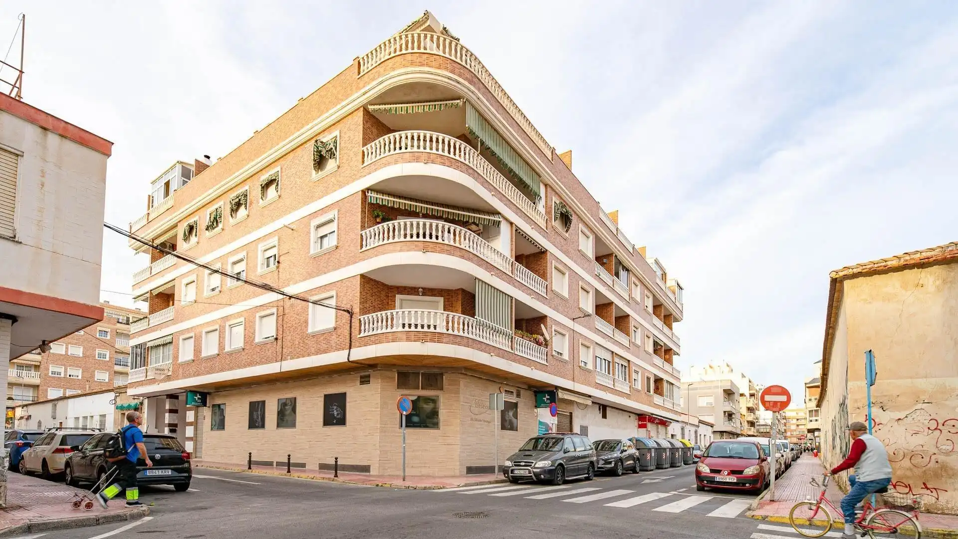 Vista exterior de Àtic en venda en Torrevieja amb Aire condicionat, Calefacció i Traster
