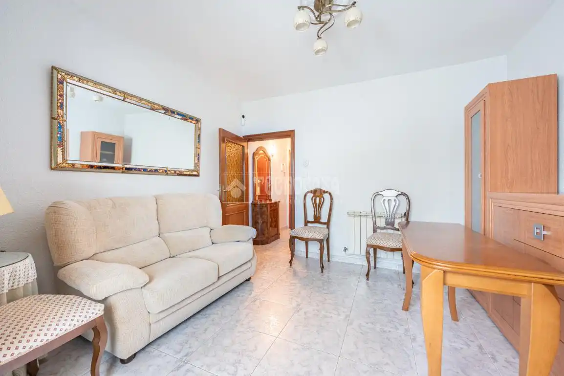 Vista exterior de Piso en venta en Madrid con Calefacción