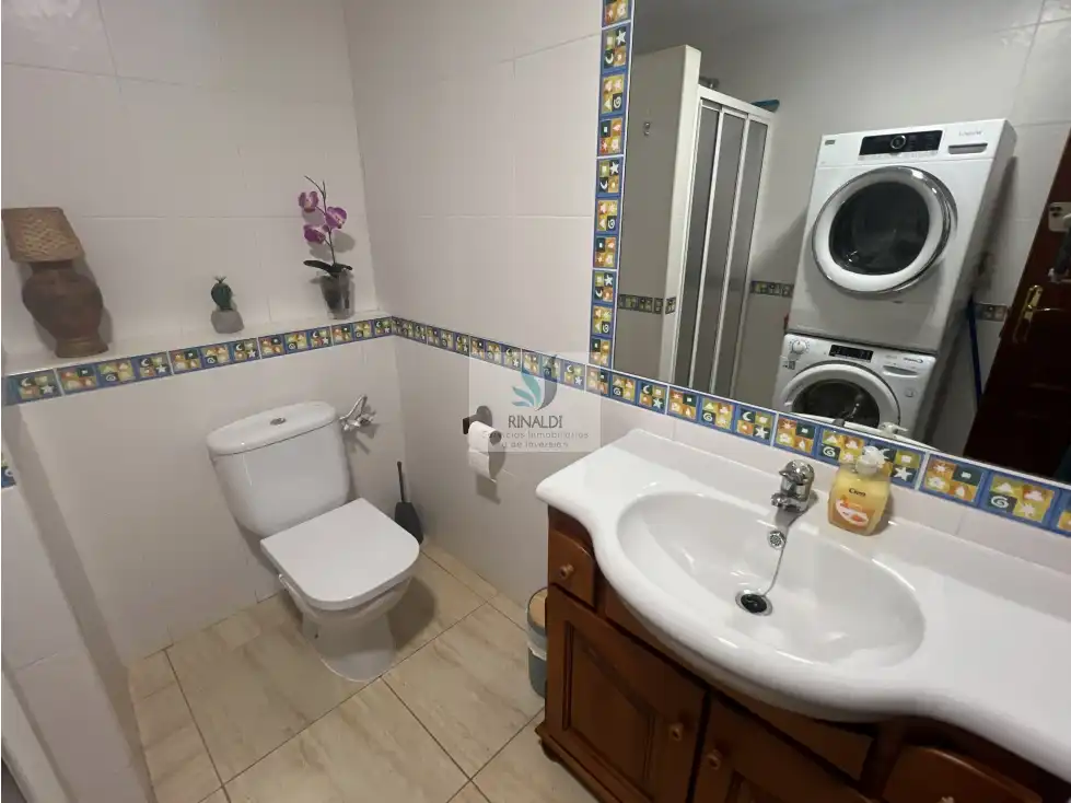 Badezimmer von Wohnungen zum Verkauf in Puerto del Rosario mit Möbliert