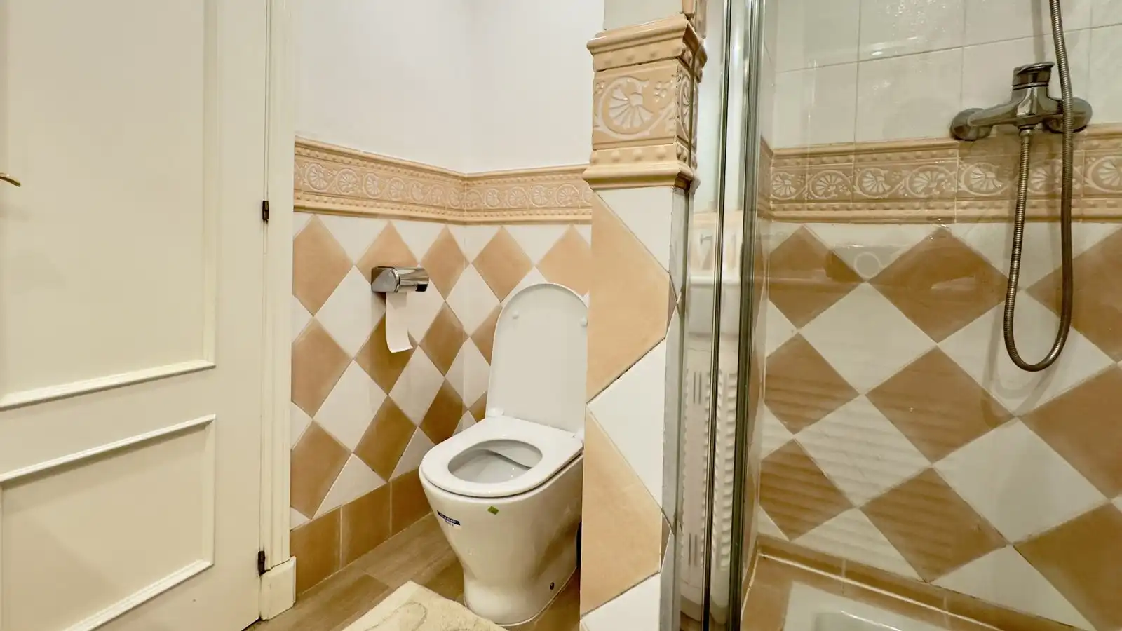 Bathroom of Apartments for sale in Marbella  with Air Conditioner, Storage room and Furnished