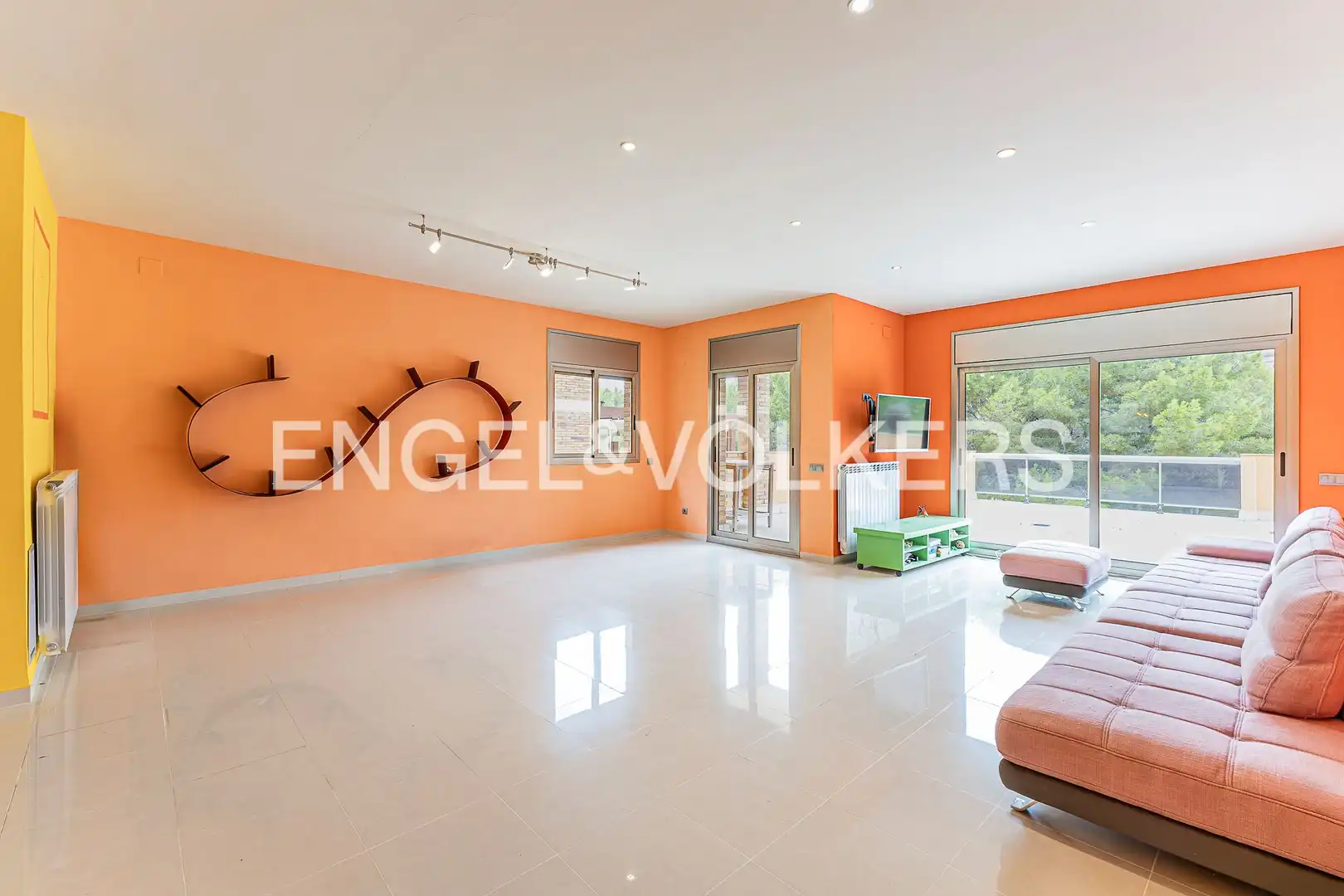 Sala d'estar de Casa o xalet en venda en Tarragona amb Aire condicionat, Calefacció i Jardí privat