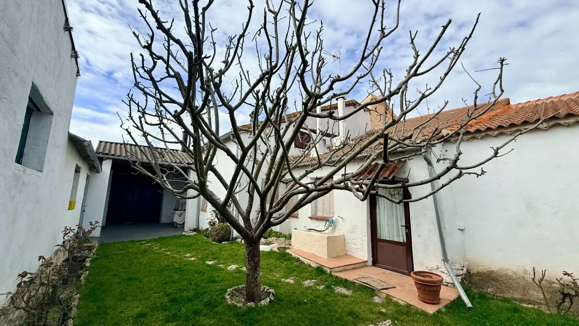 Vista exterior de Casa o xalet en venda en Samboal amb Jardí privat i Traster