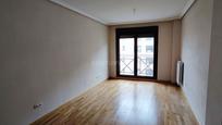 Bedroom of Flat for sale in  Madrid Capital