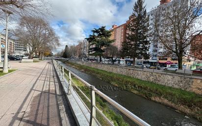 Vista exterior de Pis en venda en Burgos Capital amb Calefacció i Terrassa