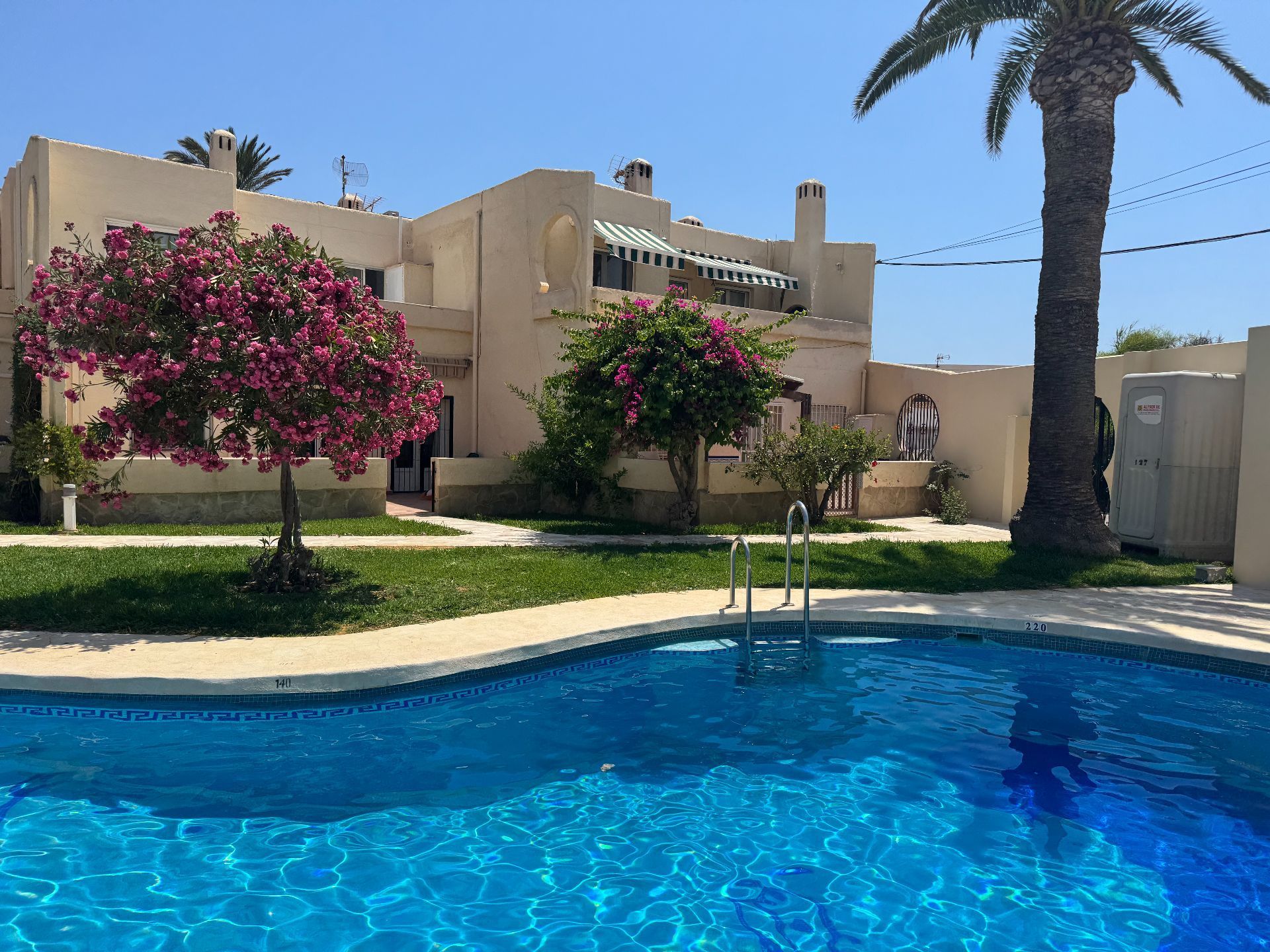 Piscina de Apartament en venda en Mojácar amb Aire condicionat, Calefacció i Terrassa