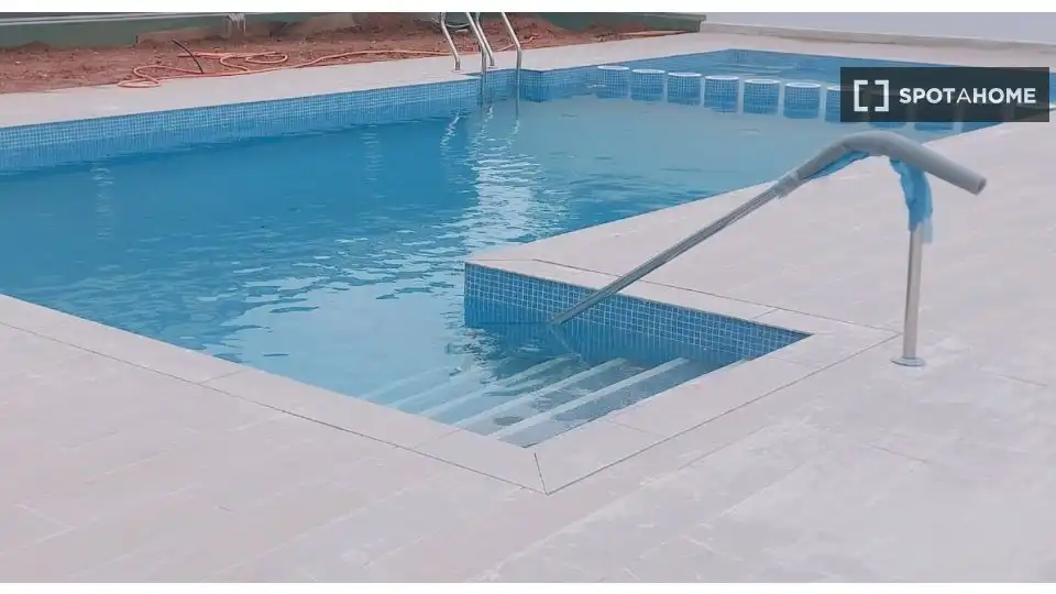 Swimming pool of Flat for rent in Valencia  with Air Conditioner, Heating and Furnished