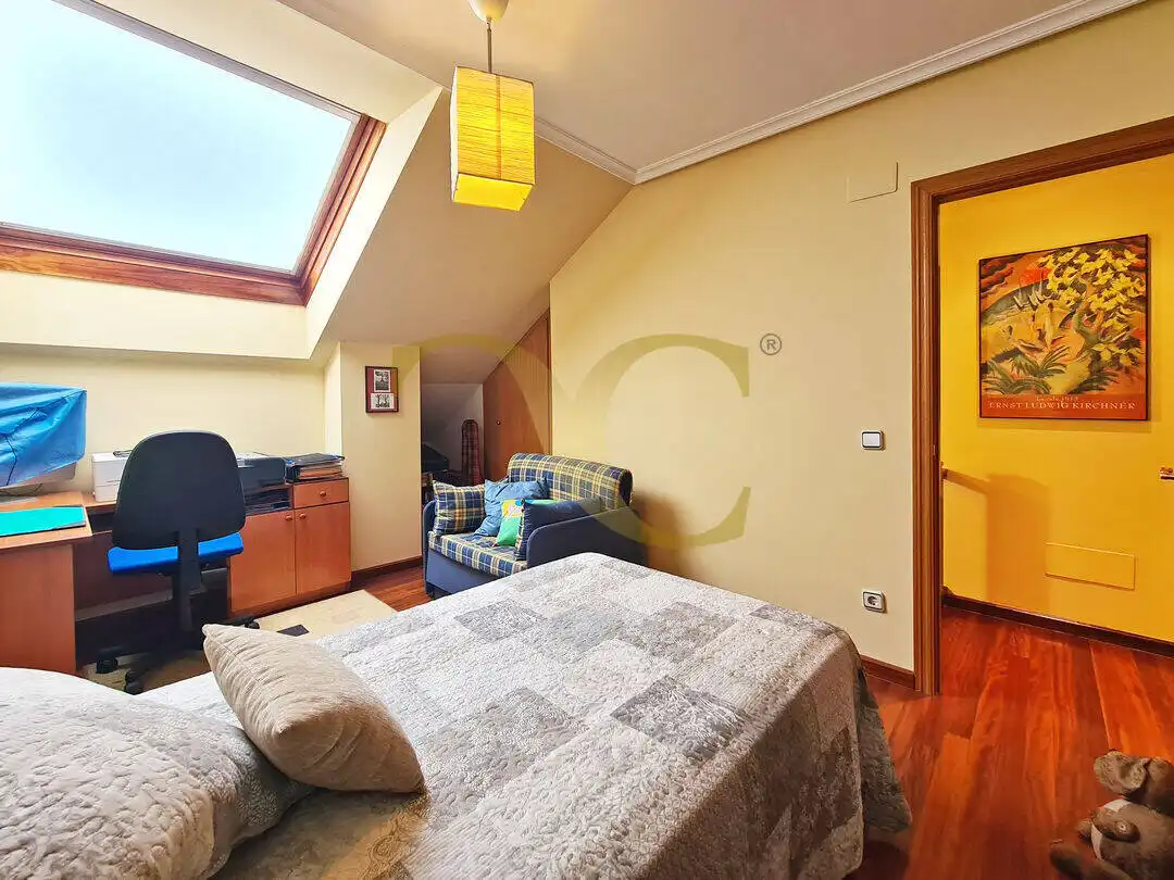 Habitación de Dúplex en venta en Gijón  con Aire acondicionado, Calefacción y Trastero