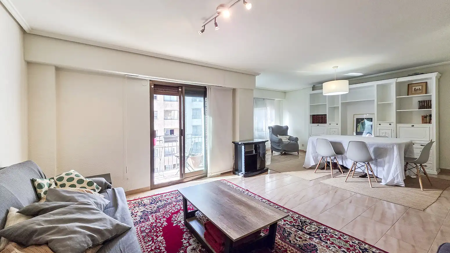 Piso con terraza en venta en Valencia - maestro sosa, imagen 3