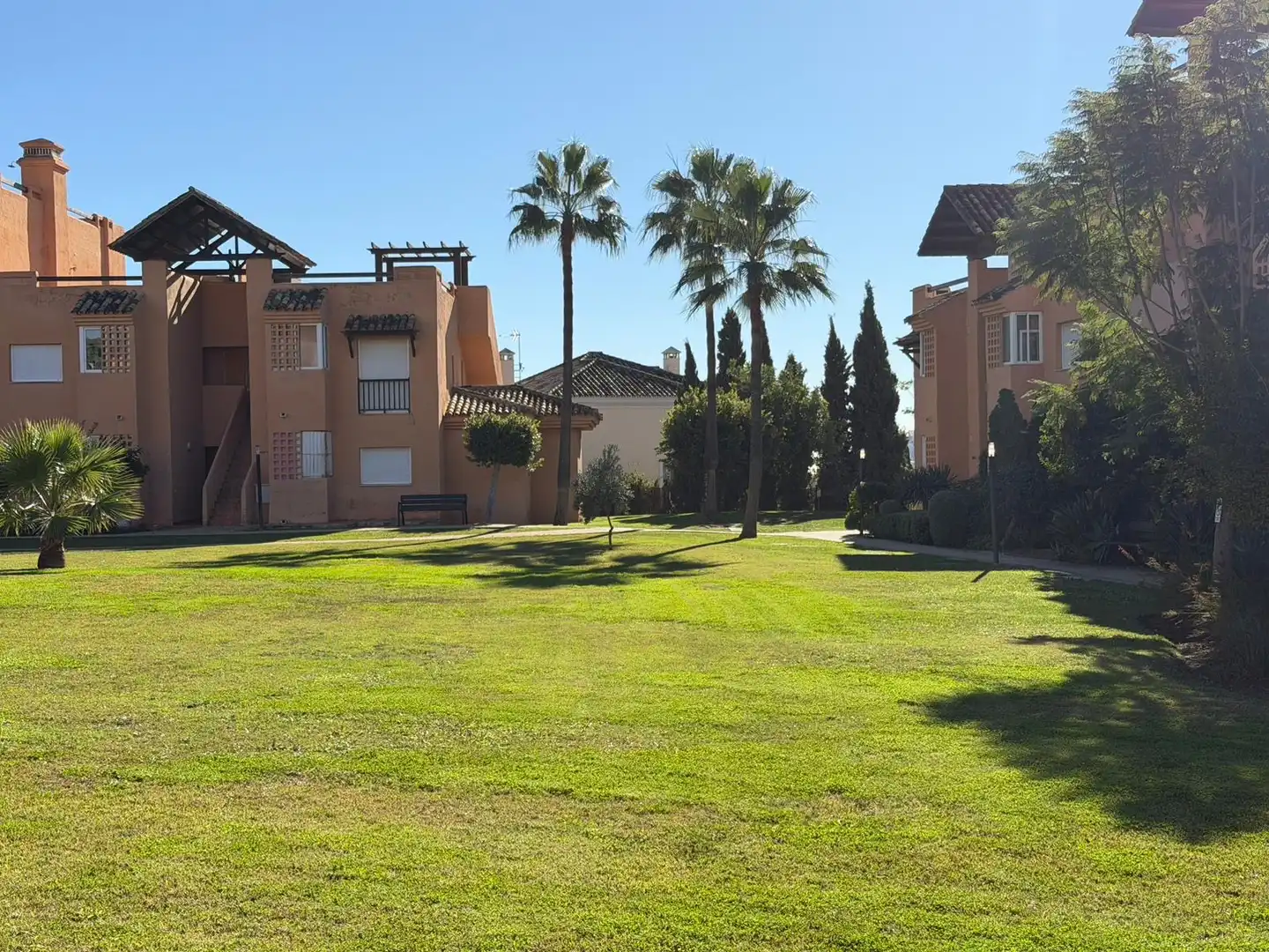 Vista exterior de Apartamento en venta en Casares con Terraza, Trastero y Amueblado