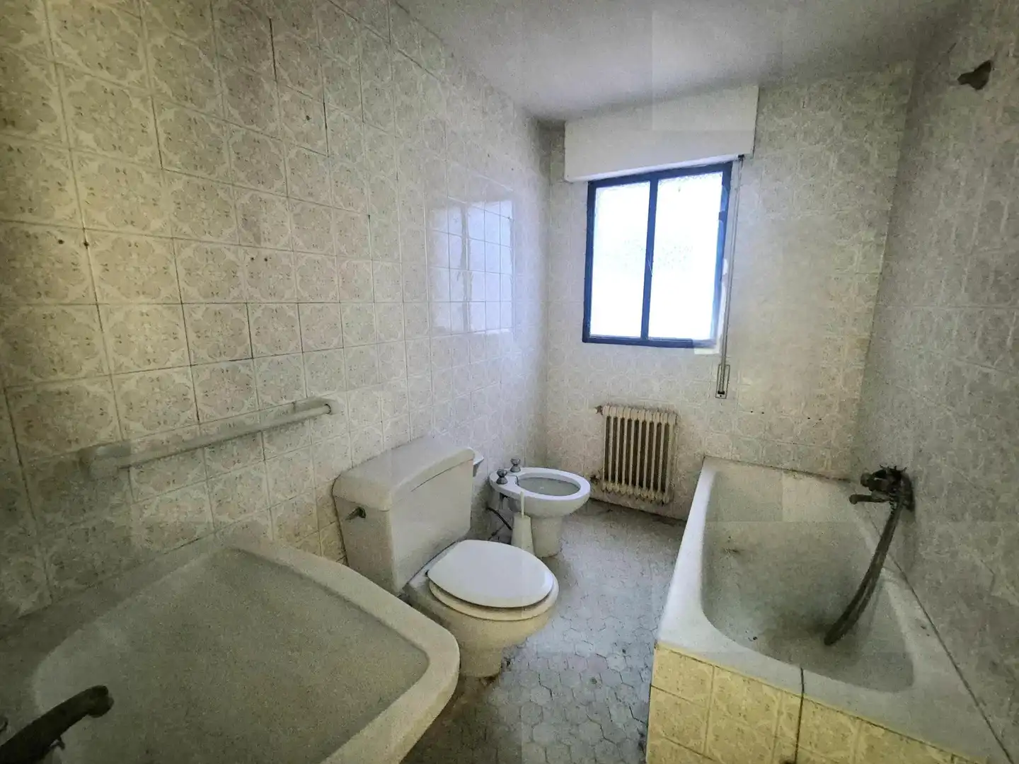 Baño de Piso en venta en Montijo con Calefacción y Terraza