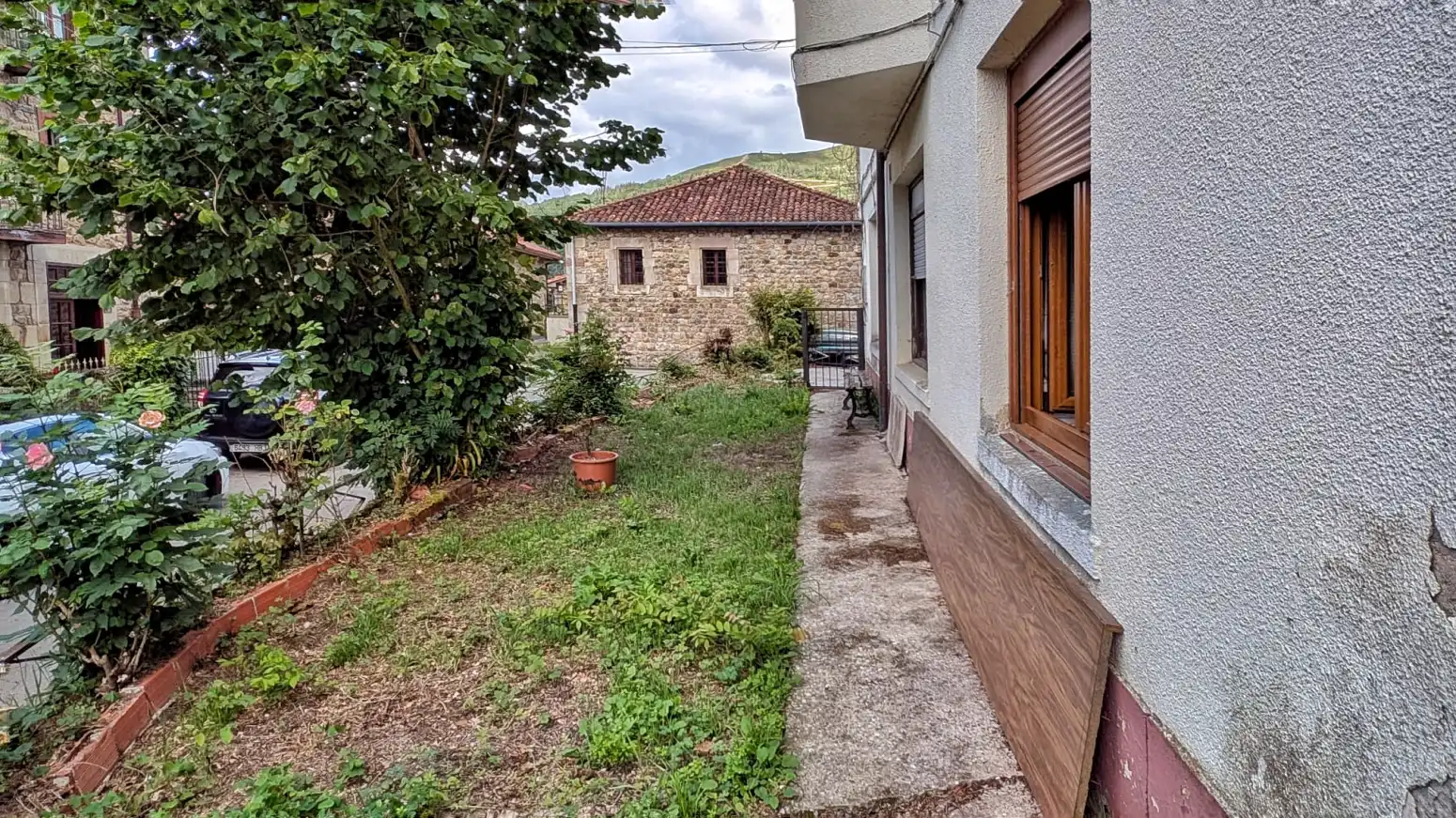 Vista exterior de Casa o xalet en venda en Cabuérniga amb Jardí privat
