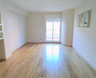 Sala d'estar de Apartament de lloguer en La Puebla de Alfindén amb Aire condicionat i Terrassa